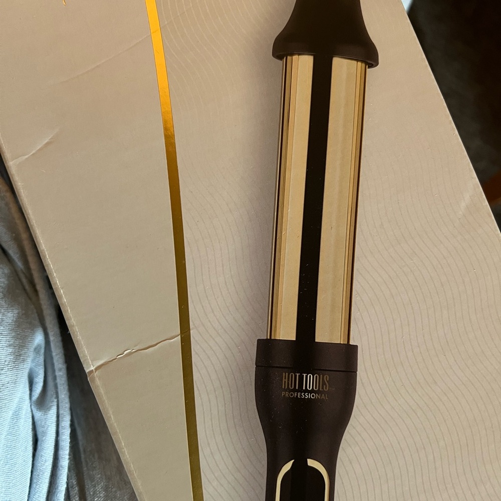 Hot Tools Gold Curling Iron - Picture 4 of 7